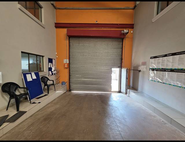 1,400M² WAREHOUSE FOR SALE IN ROBERTSHAM